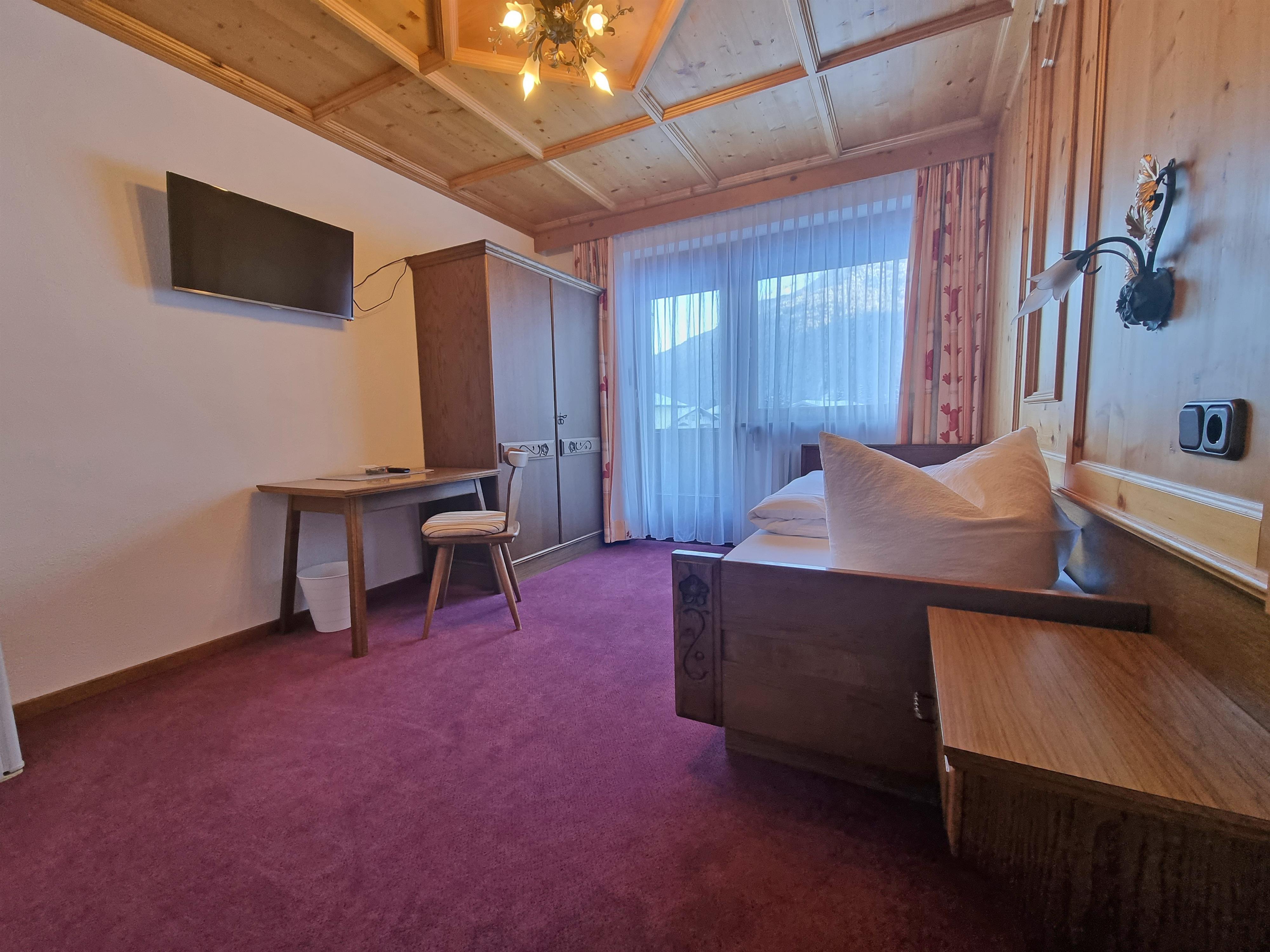 Einzelzimmer mit Frühstück